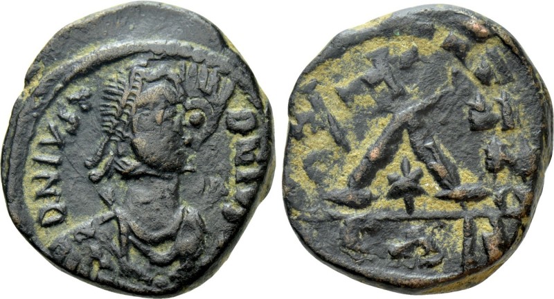 JUSTIN II (565-578). Decanummium. Carthage. Dated RY 1 (565/6). 

Obv: Diademe...