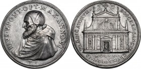 Pio V (1566 - 1572), Antonio Michele Ghislieri. Medaglia 1571. PIVS V PONT OPT MAX ANNO VI. Busto a sinistra con camauro, mozzetta e stola; sotto, F. ...