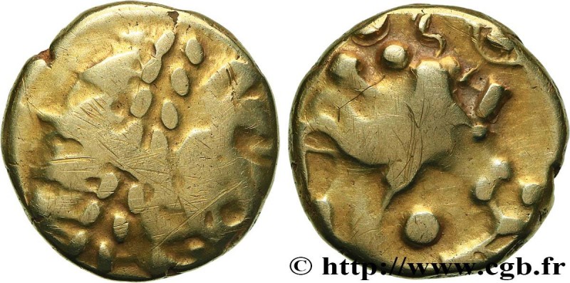 AMBIANI (Area of Amiens)
Type : Statère d'or biface au flan court 
Date : c. 80-...