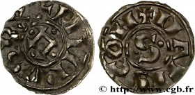 PHILIP I OF France
Type : Denier, 2e type 
Date : n.d. 
Mint name / Town : Mâcon 
Metal : silver 
Diameter : 19  mm
Orientation dies : 10  h.
Weight :...