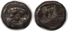 Griechische Münzen, MACEDONIA. NEAPOLIS. Hemiobol um 500 v. Chr. Vs.: Gorgoneion v. v. Rs.: Unregelmäßiges inkusum. Silber. 0,383 g. Sehr schön (Aus d...