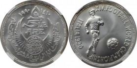 Weltmünzen und Medaillen, Ägypten / Egypt. FIFA-Weltmeisterschaft 1990 - Fußballspieler. 5 Pounds 1990 (AH1410). 17,50 g. 0.720 Silber. 0.41 OZ. KM 68...