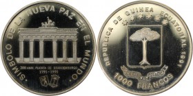 Weltmünzen und Medaillen, Äquatorial Guinea / Equatorial Guinea. Brandenburger Tor. 1000 Francos 1991. Kupfer-Nickel. KM 68. Stempelglanz