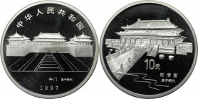 Weltmünzen und Medaillen, China. Palastmuseum in Peking. 10 Yuan 1997. 31,44 g. 0.999 Silber. KM 1093. 1 OZ. Polierte Platte, mit Kapsel