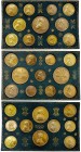 Conjunto de 32 pruebas en bronce dorado de las Proclamaciones de Carlos III y Carlos IV presentadas en tres bandejas originales de época, realizadas p...