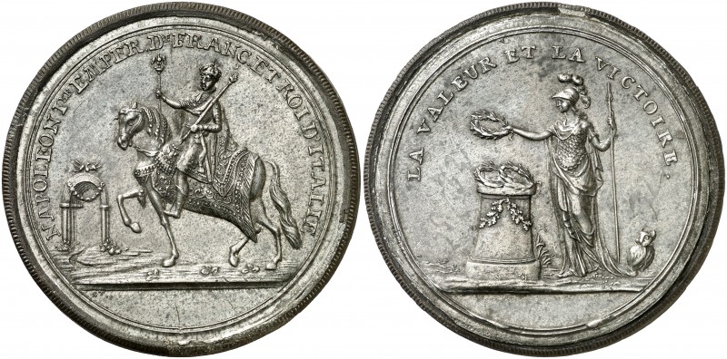 1807. Francia. Napoleón Bonaparte. Campañas del emperador. Caja metálica con agu...