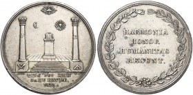 Orients de Province. 

LE HAVRE, HHH (Harmonia Honor Humanitas) 1813, gettone AR 8,80 g. Ø 29,5mm [1,5mm D/ op. Des (Desnoyers). Tra due grandi colo...