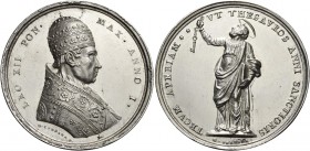 Roma. Leone XII (Annibale Sermattei della Genga), 1823-1829. 

Medaglia anno I (1824), AR 33,88. Ø 42,6 mm. Per l’indizione dell’Anno Santo 1825 (op...