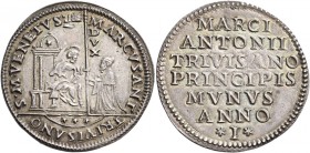 Marc’Antonio Trevisan, 1553-1554. 

Osella anno I (1553), AR 9,72 g. S. M. VENETVS – MARCVS ANT – TRIVISANO S. Marco, seduto su trono e volto verso ...