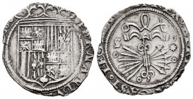 Fernando e Isabel (1474-1504). 1 real. Sevilla. (Cal-415 var). (Lf-F6.9.9 var). Ag. 3,38 g. En reverso S y * a los lados del yugo y las flechas, decor...