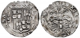 Fernando e Isabel (1474-1504). 2 reales. Granada. (Cal-498 var). Ag. 6,95 g. Escudo entre G y II acotados por puntos, sobre la G flor de 4 pétalos. En...