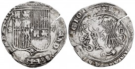 Fernando e Isabel (1474-1504). 2 reales. Sevilla. (Cal-516). (Lf-G6..4.27). Ag. 6,82 g. Escudo entre S - II. Estrella bajo el yugo y flechas. Grietas....