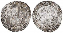 Fernando e Isabel (1474-1504). 2 reales. Sevilla. (Cal-523). (Lf-G6.5.22 var). Rev.: ...LEGION. Ag. 6,89 g. Escudo entre S - II. Ensayador d cuadrada ...