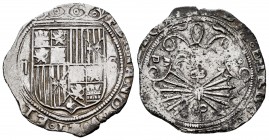 Fernando e Isabel (1474-1504). 2 reales. Sevilla. (Cal-524 var). (Lf-G6.5.10). Ag. 6,81 g. Escudo entre II - S. Ensayador d cuadrada entre el yugo y f...