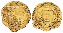 Juana y Carlos (1504-1555). 1 escudo. Sevilla. (Cal-199). (Tauler-22b). Anv.: IOANES · ET · KAROLVS ·. Rev.: HISPANIARVM · REGES · SICILI. Au. 3,39 g....