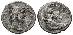 ADRIANO. Denario. (Ar. 2,86g/17mm). 130-133 d.C. Roma. (RIC 310). MBC-.