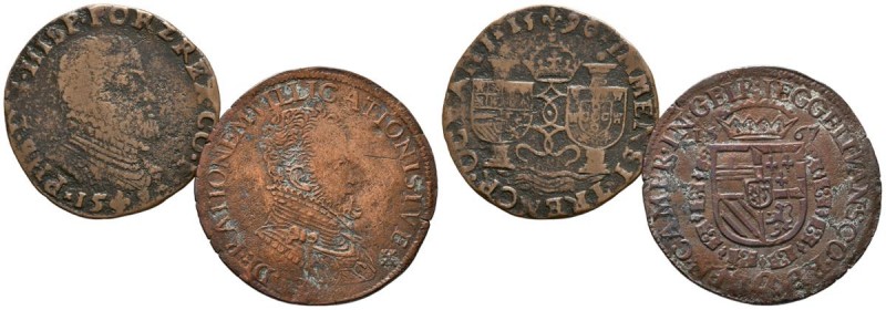 FELIPE II (1556-1598). Conjunto de 2 bronces, un Liard y un Jetón, de 1590 y 159...