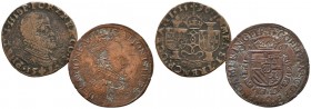 FELIPE II (1556-1598). Conjunto de 2 bronces, un Liard y un Jetón, de 1590 y 1597 respectivamente. Diferentes estados de conservación. A EXAMINAR.