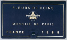 FRANCIA. Cartera completa de 1985 de la Serie "Fleurs de Coins" (12 monedas). Piezas en plata, cobre, niquel puro y acero inoxidable. Incluye estuche ...
