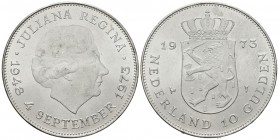 HOLANDA. 10 Gulden (Ar. 25,00g/38mm). 1973. 25 Aniversario del reinado de la reina Juliana. (Km#196). SC.