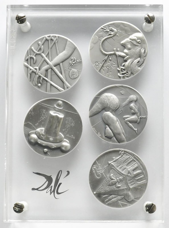 MEDALLAS. Conjunto de 10 Medallas conmemorativas de Salvador Dalí, presentada en...