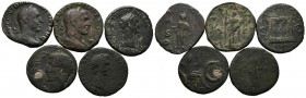 IMPERIO ROMANO. Lote compuesto por 5 bronces de distintos emperadores. A EXAMINAR.