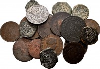 MONARQUIA ESPAÑOLA. Lote compuesto por 22 monedas, conteniendo gran variedad de valores y fechas con acuñaciones de Reyes Católicos, Felipe II, Felipe...