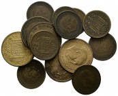ESTADO ESPAÑOL. Interesante conjunto de 15 piezas de 1 y 2,50 Pesetas del Estado Español. Destancan 6 monedas de 1 Peseta del año 1947 con variedad de...