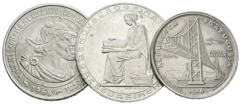 PORTUGAL. Conjunto de 3 monedas de plata de 20 y 50 escudos de los años 1953, 19...