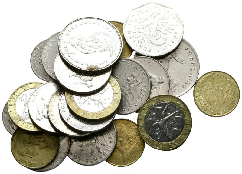 MONEDAS EXTRANJERAS. Lote compuesto por 22 monedas mundiales, la mayoría de ella...