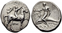 GRIECHISCHE MÜNZEN. KALABRIEN. TARENT. 
Nomos, 340-325 v. Chr. Knabe auf stehendem Pferd n. r., es bekränzend; das Pferd hebt den linken Vorderfuß. V...