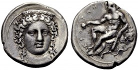 GRIECHISCHE MÜNZEN. BRUTTIUM. KROTON. 
Nomos, 400-325 v. Chr. Kopf der Hera Lakinia von vorn im Fadenkreis, leicht n.r. geneigt; sie trägt eine mit P...