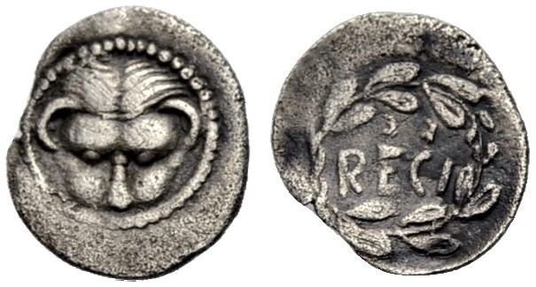 GRIECHISCHE MÜNZEN. BRUTTIUM. RHEGION. 
Hemilitron, 445-435 v. Chr. Löwenkopf v...