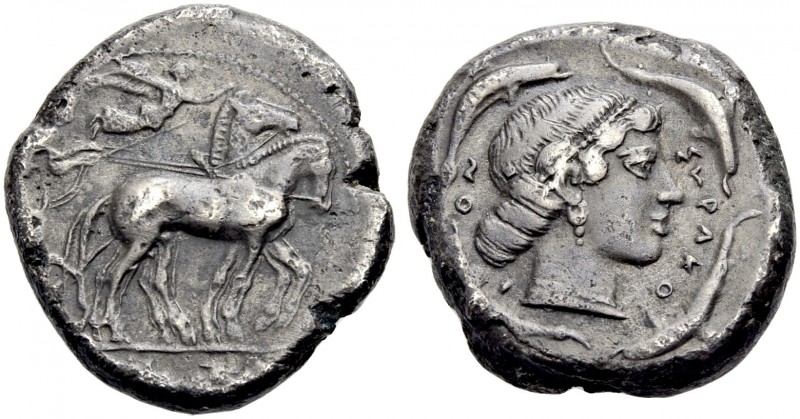 GRIECHISCHE MÜNZEN. SIZILIEN. SYRAKUS. 
Tetradrachmon, 474-450 v. Chr. Lenker i...