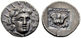 GRIECHISCHE MÜNZEN. INSELN VOR KARIEN. RHODOS. 
Hemidrachmon (Plinthophoros), 125-88 v. Chr. Strahlender Kopf des Helios in Dreiviertelansicht n. r. ...