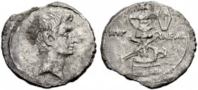 RÖMISCHE MÜNZEN. KAISERZEIT. Augustus, 27 v. Chr. -14 n. Chr 
Denar, 29-27 v. Chr. Italienische Münzstätte. Kopf, barhäuptig, n. r. Rv. IMP-CAESAR Tr...