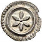 ALTDEUTSCHE MÜNZEN UND MEDAILLEN. MARKDORF, FREIHERRLICHE MÜNZSTÄTTE. 
Brakteat um 1250-1270. Sechsblättrige Blüte mit einem Punkt in einem Winkel. 0...