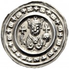 ALTDEUTSCHE MÜNZEN UND MEDAILLEN. ULM, KÖNIGLICHE MÜNZSTÄTTE. FRIEDRICH II., 1215-1250 
Brakteat um 1220/50. Gekröntes Brustbild von vorn, in den Hän...