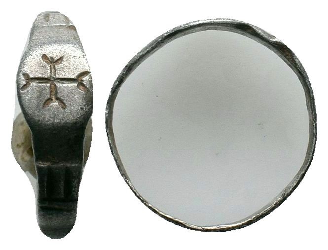 Byzantine.Circa 7th-13th century AD.Silver ring cross on bezel

Weight : 6.1 gr
...