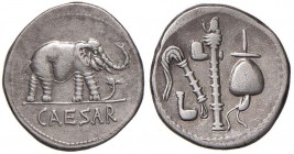 Giulio Cesare - Denario (49 a.C., zecca itinerante con Cesare) Elefante andante a d. calpesta un serpente - R/ Strumenti sacrificali - Cr. 443/1 AG (g...