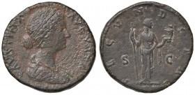 Faustina II (moglie di M. Aurelio) Sesterzio - Busto drappeggiato a d. - R/ La Fecondità stante a d. con scettro e infante - C. 100 AE (g 19,68)
BB