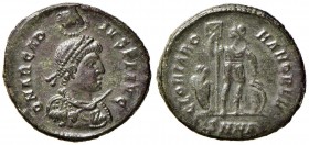 Arcadio (383-408) Maiorina (Nicomedia) Busto diademato a d. con lancia e scudo - R/ L’imperatore stante di fronte - RIC 3 AE (g 4,92) Piccoli ritocchi...