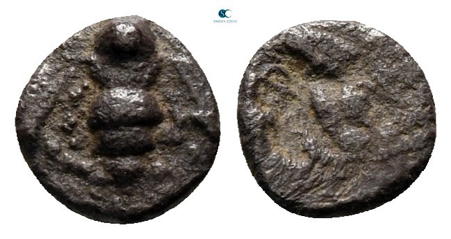 Ionia. Ephesos circa 500-420 BC. 
Tetartemorion AR

5 mm., 0,20 g.



ver...