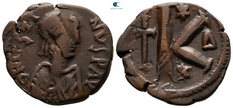 Justin I AD 518-527. Constantinople
Half Follis or 20 Nummi Æ

25 mm., 6,94 g...