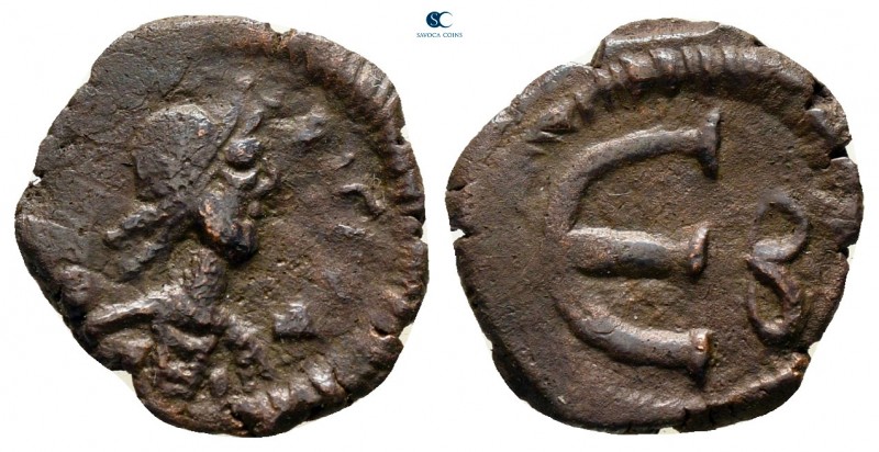 Justinian I AD 527-565. Constantinople
Pentanummium Æ

13 mm., 1,14 g.


...