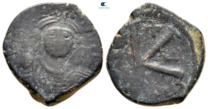 Justin II AD 565-578. Thessalonica
Half Follis or 20 Nummi Æ

20 mm., 5,07 g....
