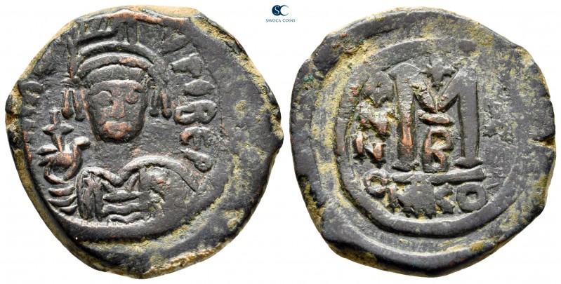 Maurice Tiberius AD 582-602. Nikomedia
Follis or 40 Nummi Æ

30 mm., 11,80 g....