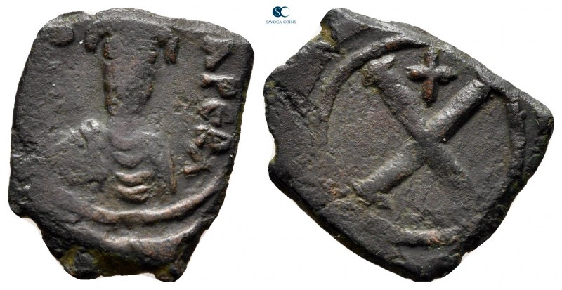 Phocas AD 602-610. Constantinople
Decanummium Æ

19 mm., 1,61 g.



very ...