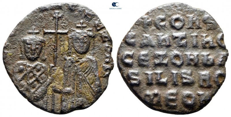 Constantine VII Porphyrogenitus, with Zoe AD 913-959. Constantinople
Follis Æ
...