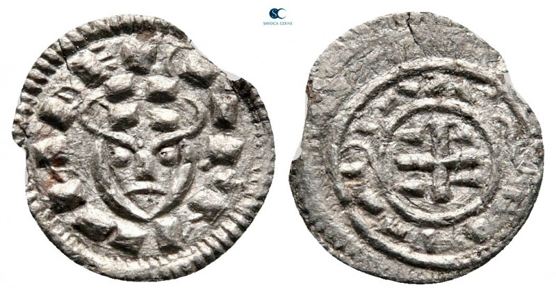 Koloman AD 1095-1116. 
Denár AR

12 mm., 0,20 g.



very fine